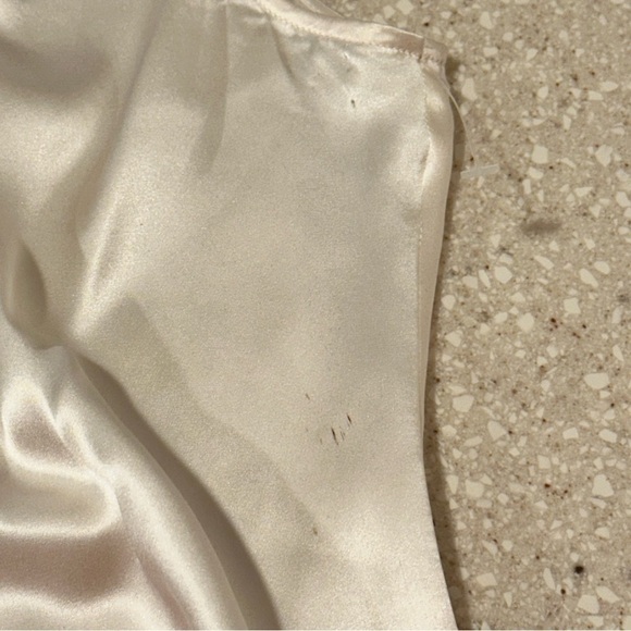 Tahari Sleeveless Blouse 100% silk studded ruffled neck ivory abstract color EUC - Picture 11 of 16